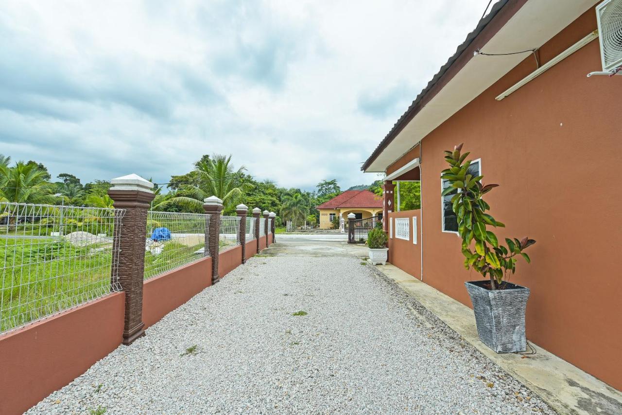 Oyo 90642 Twin Mutiara Chalet & Homestay Jeli Kültér fotó