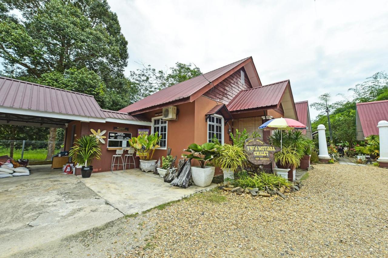 Oyo 90642 Twin Mutiara Chalet & Homestay Jeli Kültér fotó