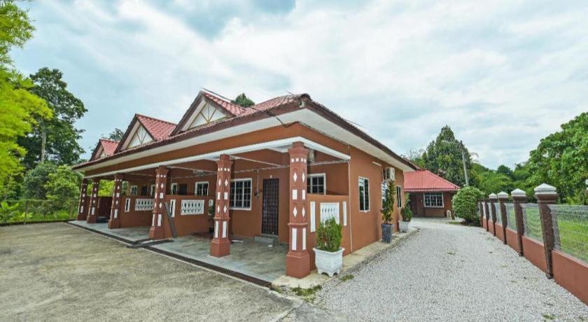 Oyo 90642 Twin Mutiara Chalet & Homestay Jeli Kültér fotó